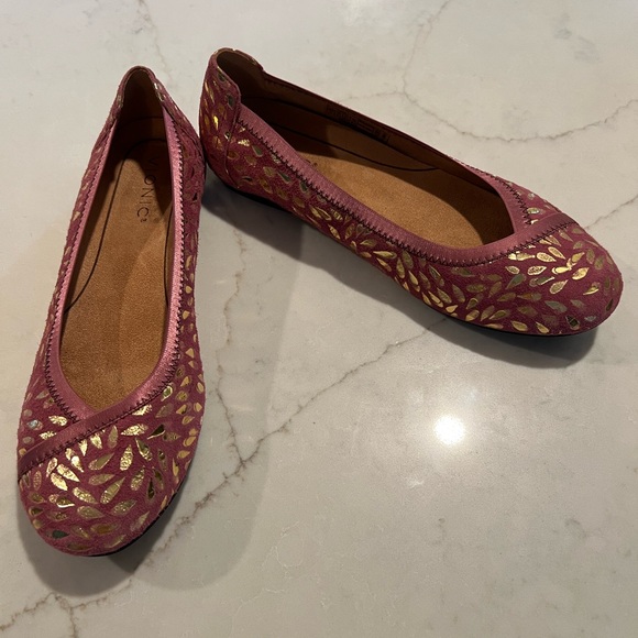 🧞‍♀️VIONIC🧞‍♀️Women's Pink and Gold Flats - Picture 1 of 10